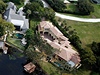 Woodsova rezidence ve Windermere na Florid (golfistv dm je ten edý, druhý zprava)